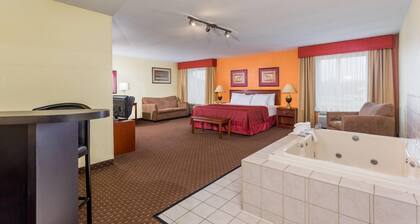 Days Inn & Suites by Wyndham Bloomington/Normal IL