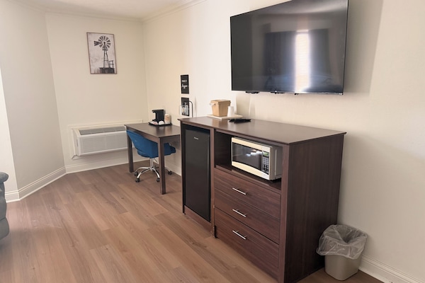 Premium bedding, Select Comfort beds, minibar, desk