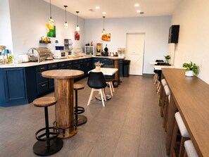 Café da manhã com buffet grátis todos os dias