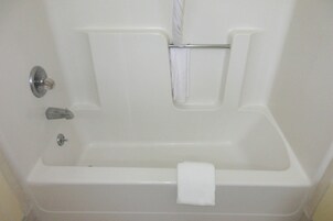 Ropa de cama de alta calidad, colchones Select Comfort y minibar 