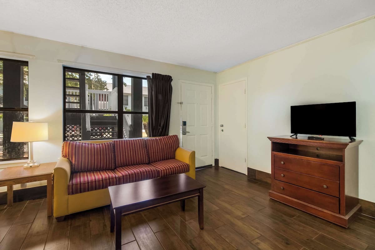 Desk, iron/ironing board, free WiFi, bed sheets