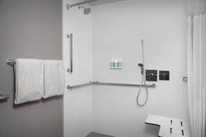 Combined shower/bathtub, hair dryer, towels