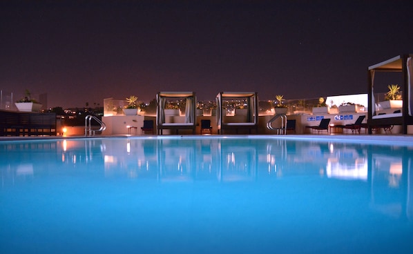 Piscine extérieure en saison