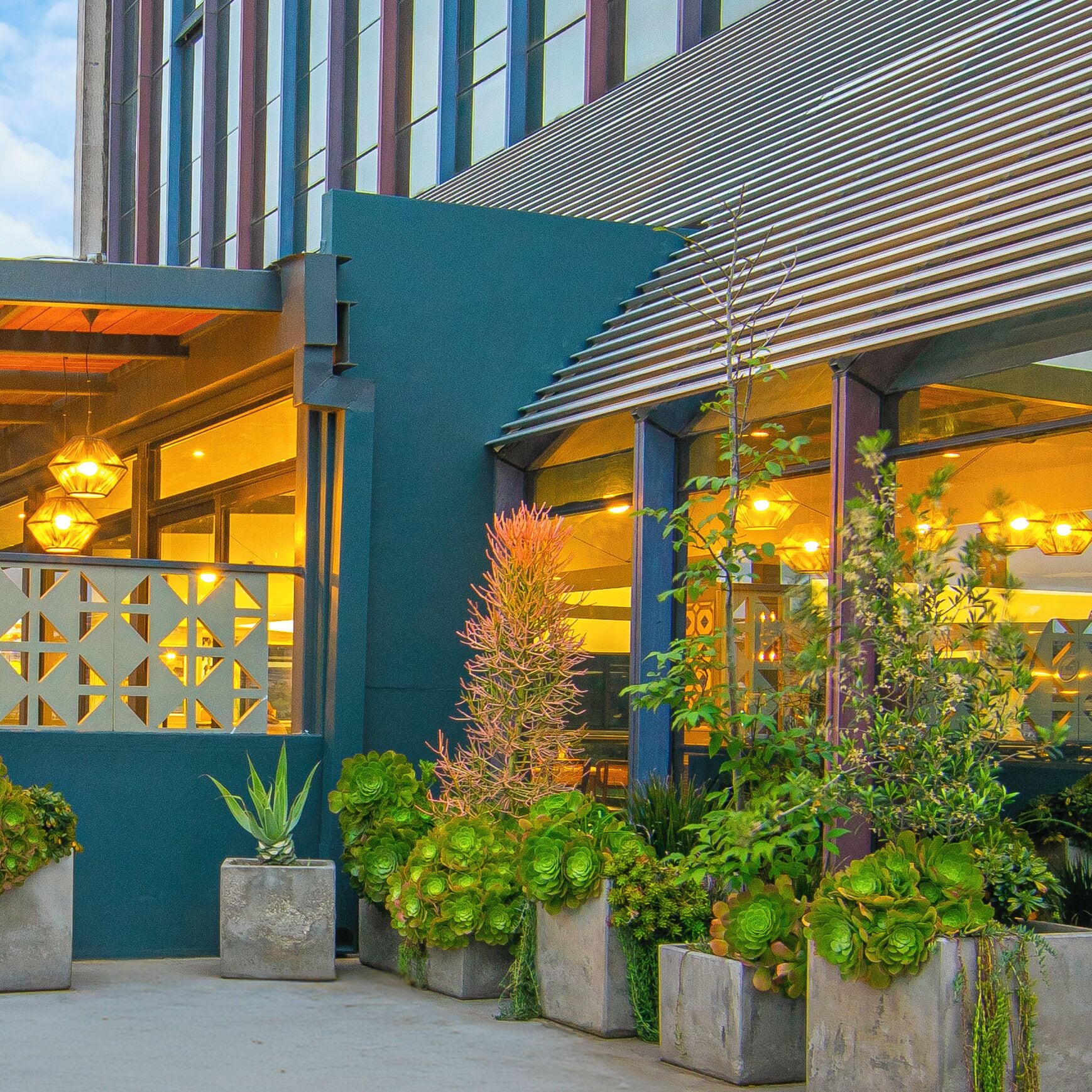 Daily buffet breakfast for a fee