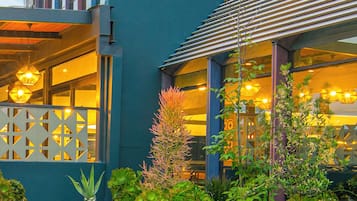 Tägliches Frühstücksbuffet gegen Gebühr