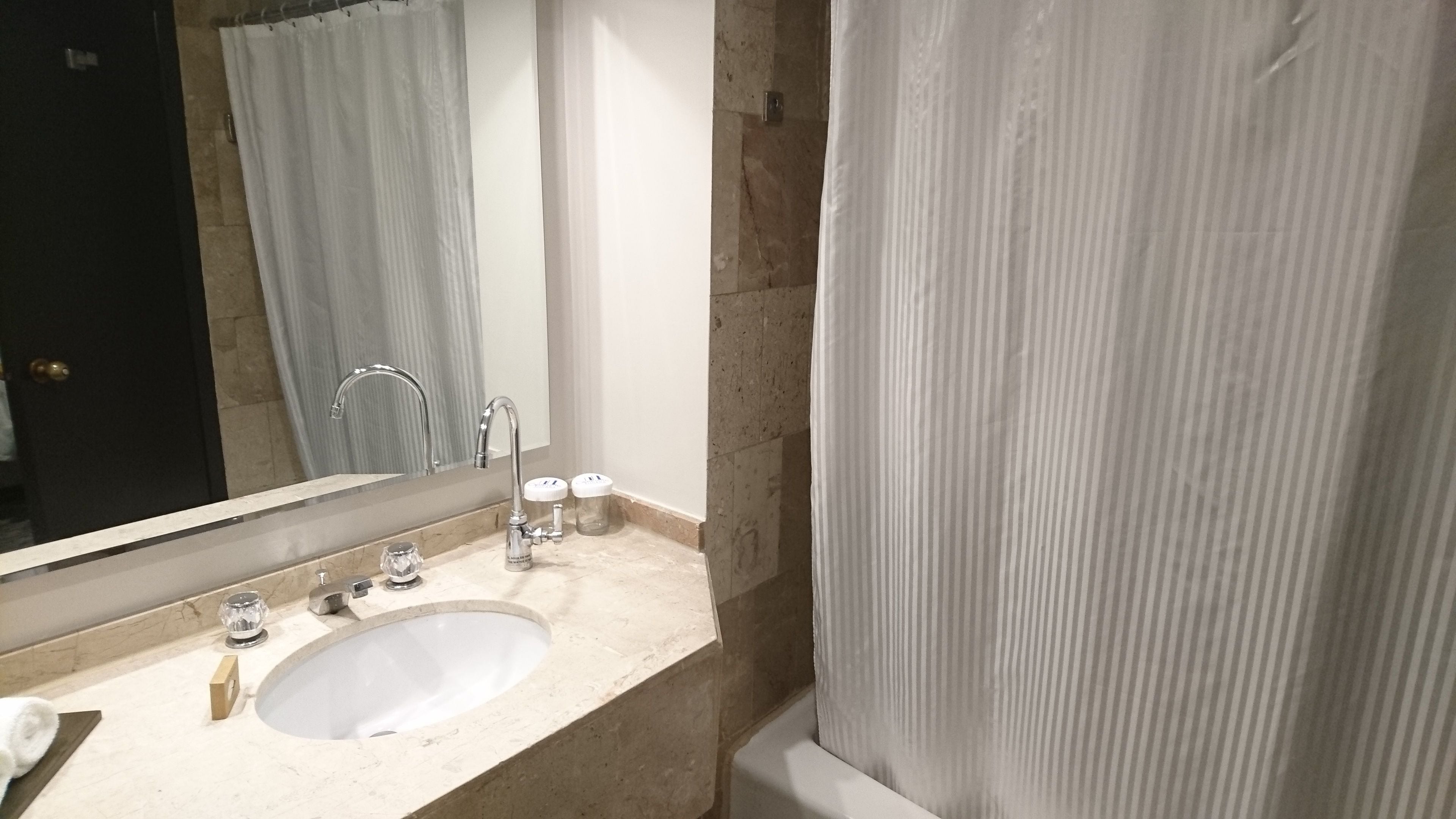 executive double room (grand club) | bathroom | combined shower/bathtub, free toiletries, hair dryer, towels
