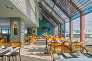 Daily buffet breakfast for a fee - Grand Hotel Tijuana (Tijuana)