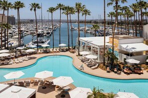 3 outdoor pools, open 7:00 AM to 10:00 PM, pool umbrellas, sun loungers - Sheraton San Diego Resort (San Diego)