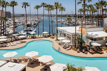 3 outdoor pools, open 7:00 AM to 10:00 PM, pool umbrellas, sun loungers at Sheraton San Diego Resort
