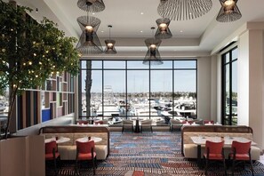 5 restaurants, breakfast, lunch, dinner served; Mexican cuisine - Sheraton San Diego Resort (San Diego)