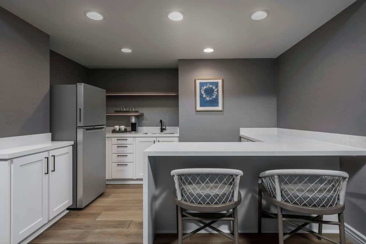 1 bedroom, premium bedding, down duvets, in-room safe