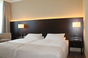 Doppelzimmer, 1 Doppelbett | Allergikerbettwaren, Zimmersafe, Schreibtisch