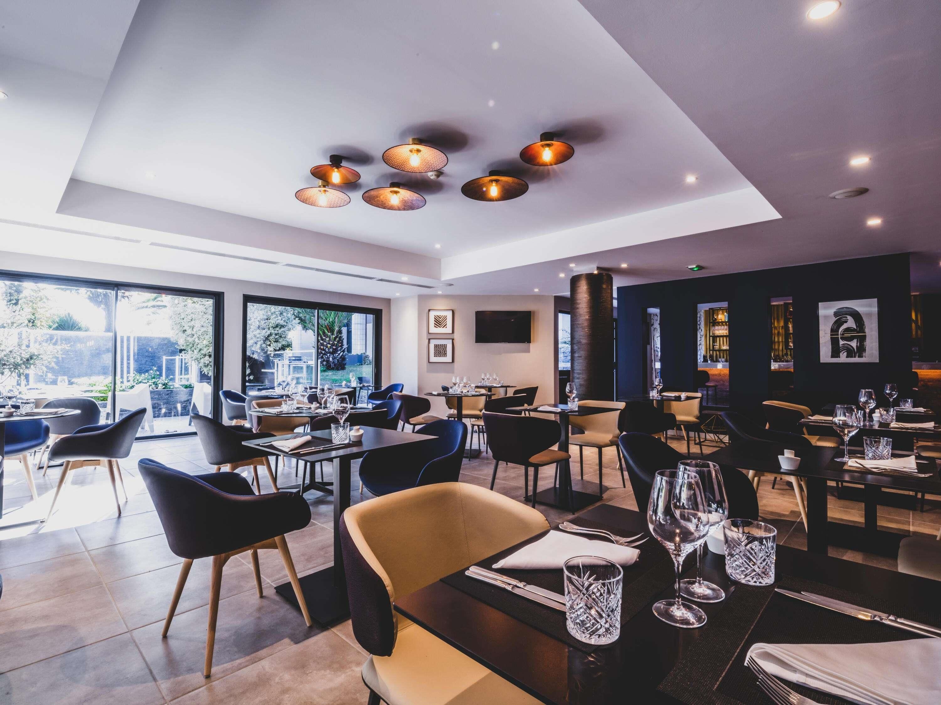 breakfast, lunch, dinner served; french cuisine