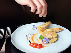 Breakfast, lunch, dinner served; French cuisine