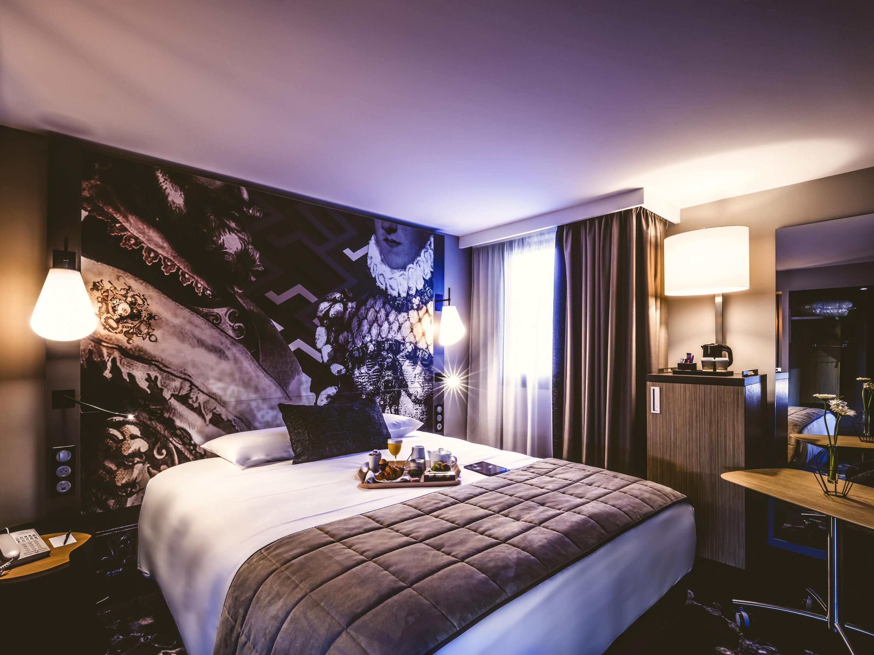 Suite – junior | Safe på rommet, individuelt dekorert, individuelt innredet og skrivebord