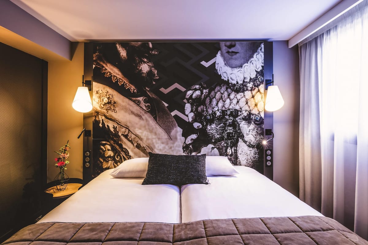 Standard Room, 2 Single Beds | In-room safe, individually decorated, individually furnished, desk