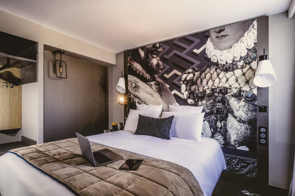 privilege, double room, 1 double bed | in-room safe, individually decorated, individually furnished, desk