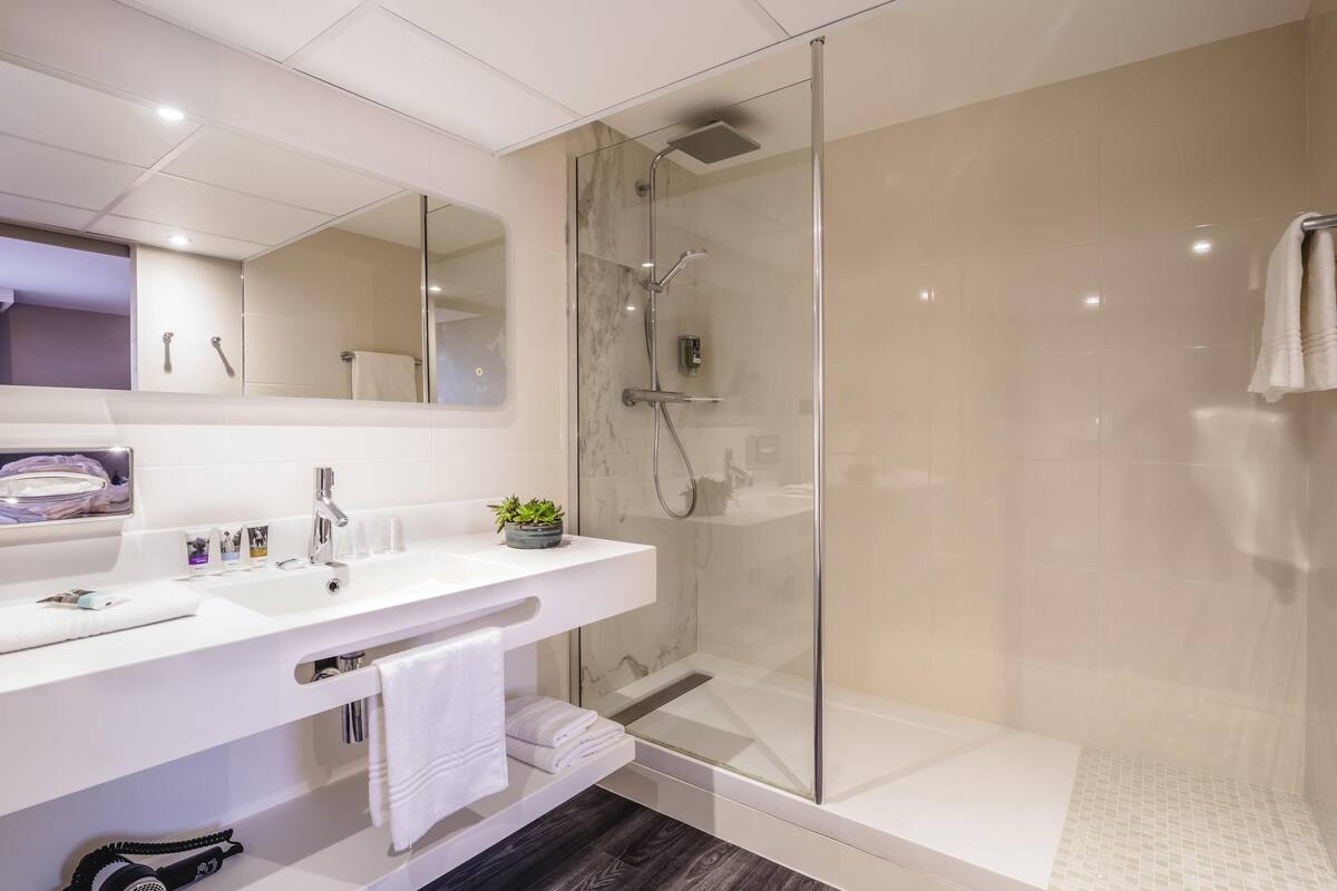 in-room safe, individually decorated, individually furnished, desk