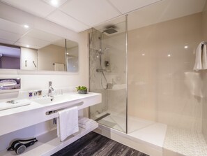 In-room safe, individually decorated, individually furnished, desk - Mercure Pau Palais Sports (Pau)