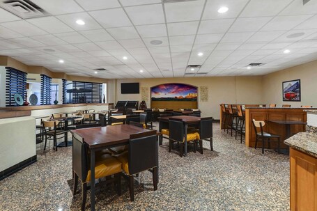 Drury Inn Suites Phoenix Airport - Image 13