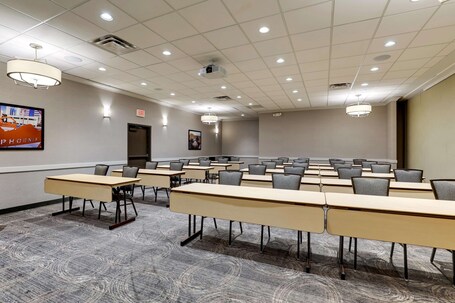 Drury Inn Suites Phoenix Airport - Image 30