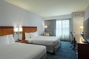 Premium bedding, down duvets, pillow-top beds, in-room safe - Courtyard by Marriott Old Town (San Diego)