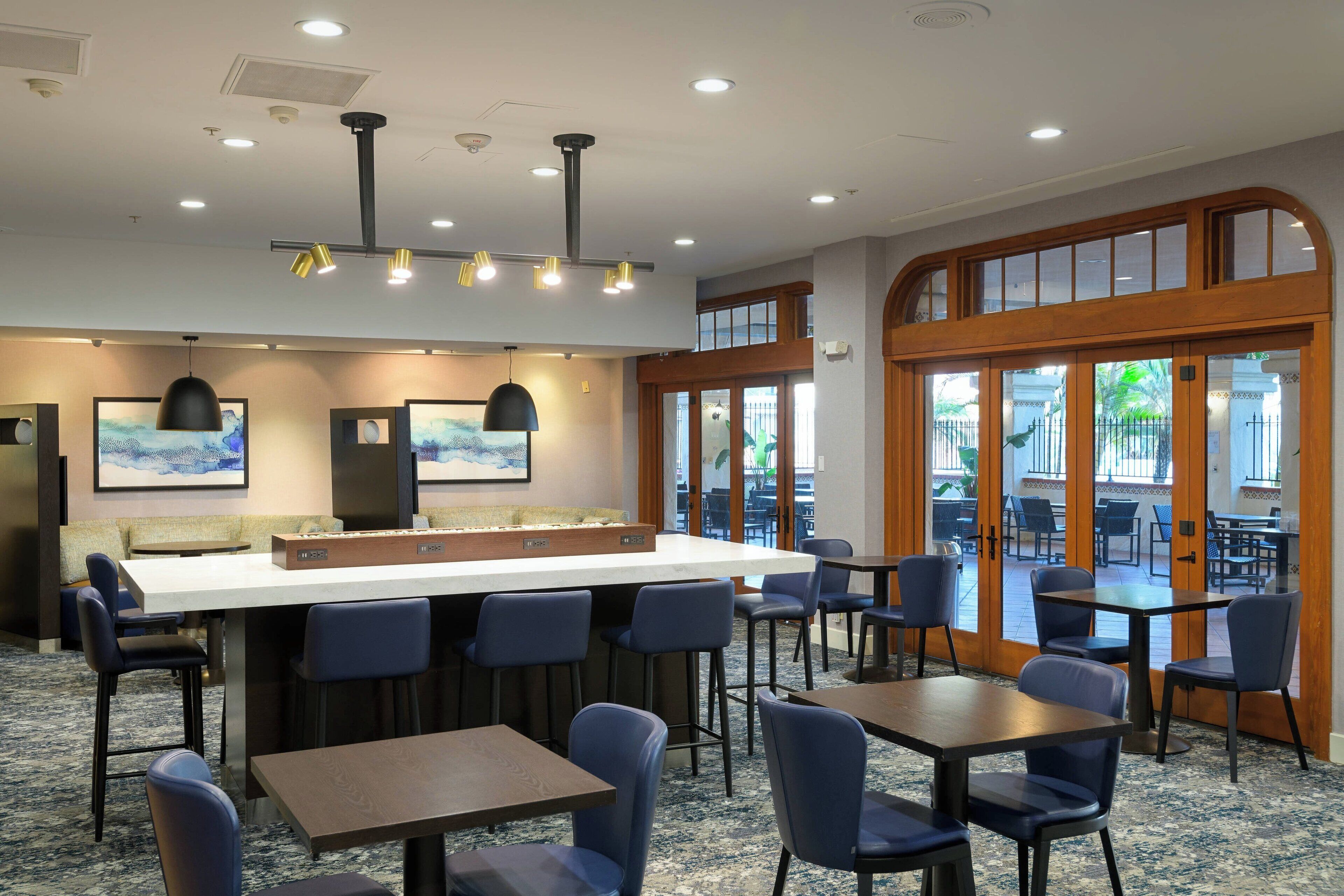 breakfast and dinner served, american cuisine