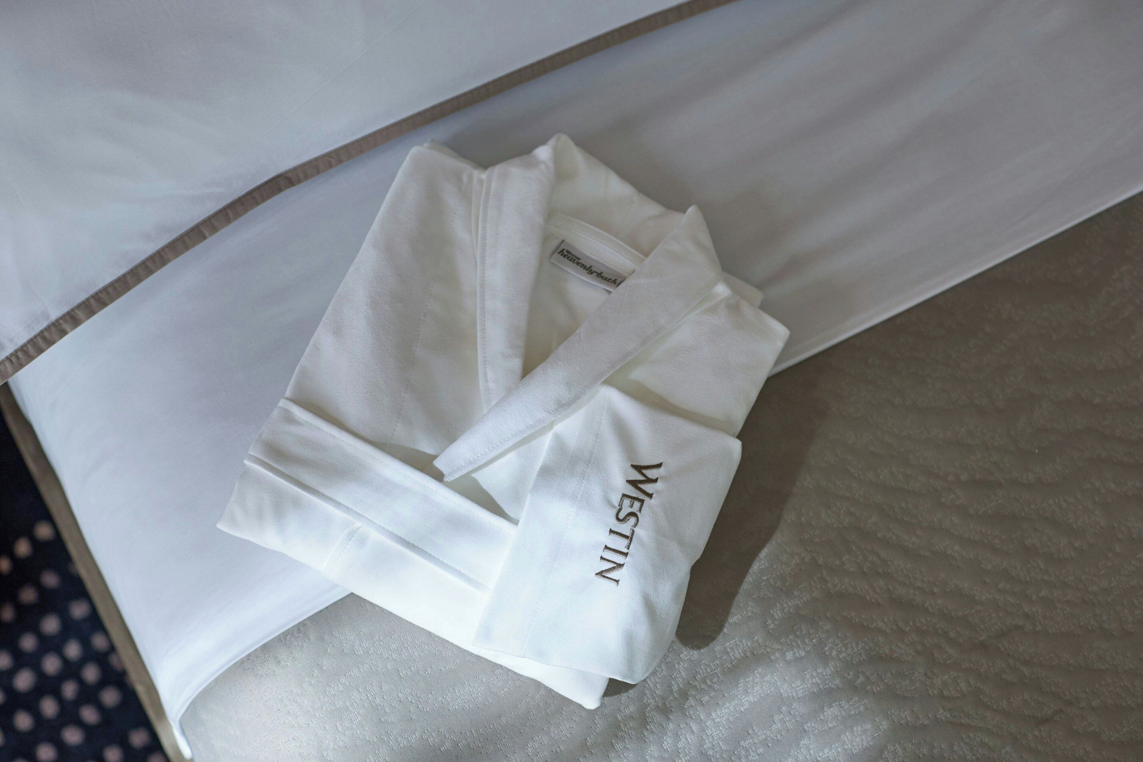 1 bedroom, egyptian cotton sheets, premium bedding, down duvets