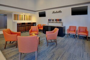 Lobby - Holiday Inn Express Nashville Airport by IHG (Nashville)