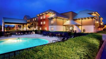 Seasonal outdoor pool