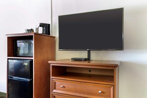 Habitación estándar, 1 cama King size, con acceso para personas discapacitadas, para no fumadores | Camas con pillow-top, escritorio y tabla de planchar con plancha 