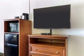 Standardzimmer, 1 King-Bett, barrierefrei, Nichtraucher | Pillowtop-Betten, Schreibtisch, Bügeleisen/Bügelbrett, kostenloses WLAN