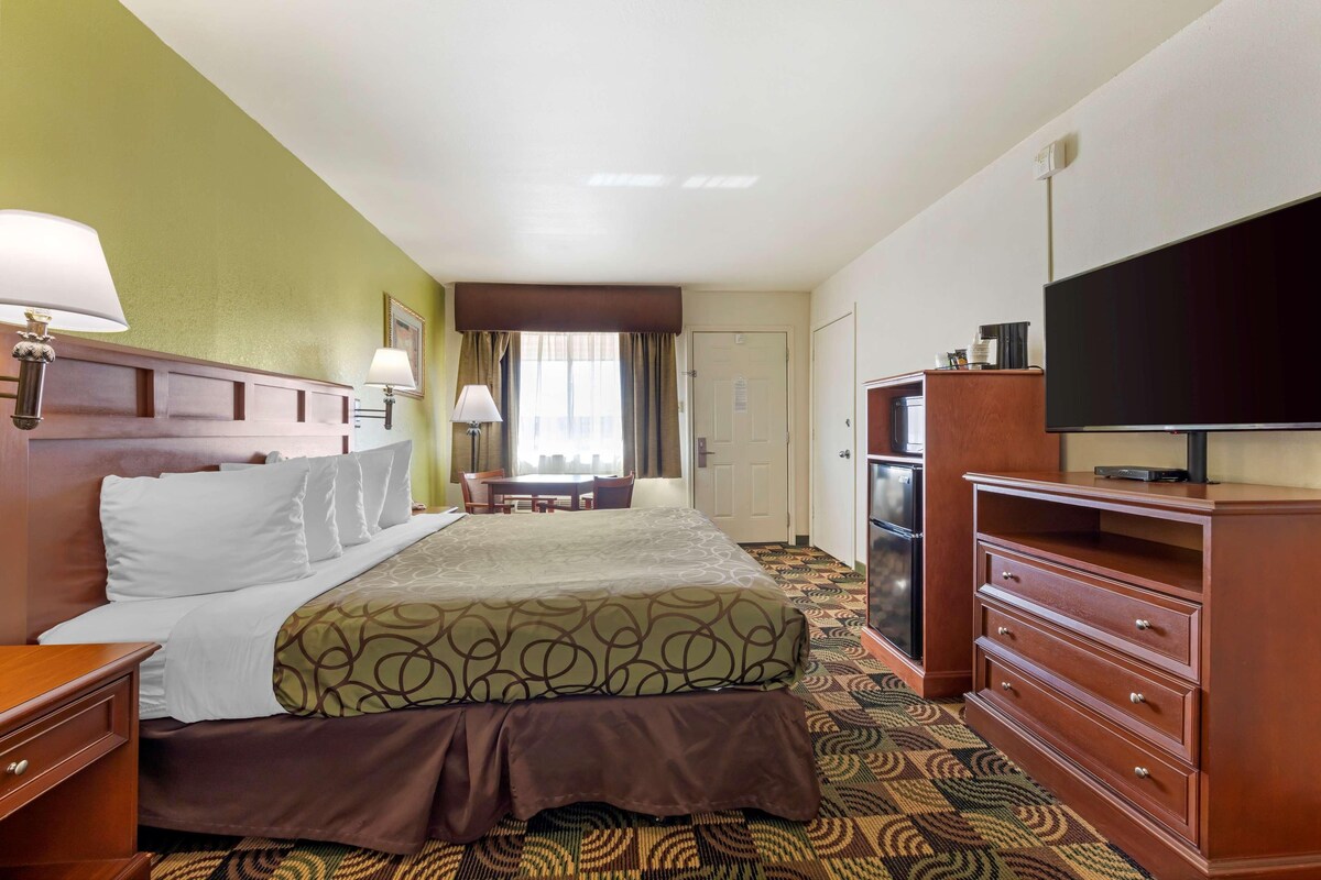 Pillowtop beds, desk, iron/ironing board, WiFi (free)