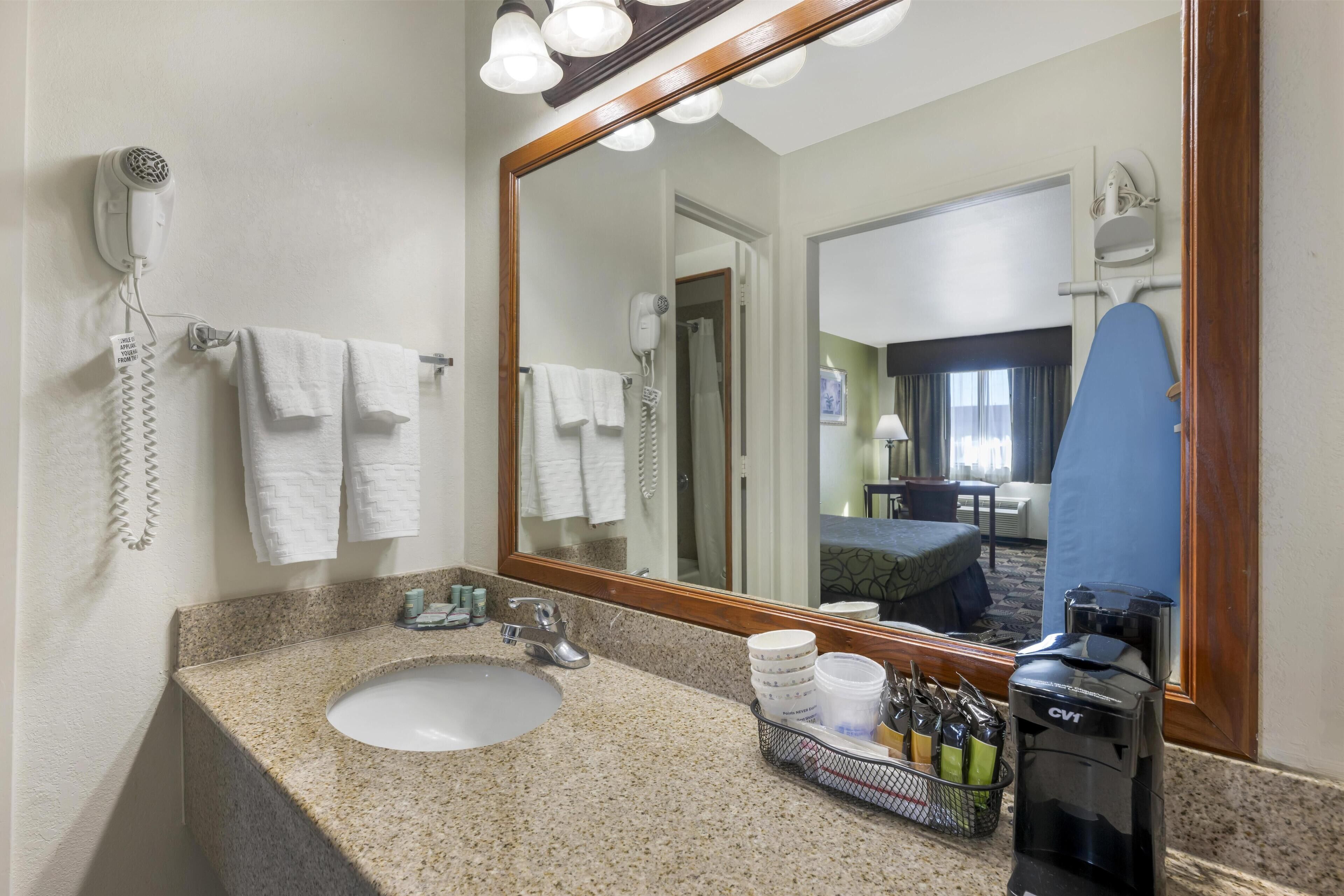 Pillowtop-Betten, Schreibtisch, Bügeleisen/Bügelbrett, kostenloses WLAN