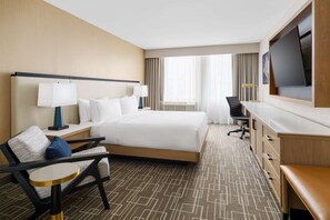 In-room safe, desk, laptop workspace, blackout drapes - DoubleTree by Hilton Charlotte City Center (Charlotte)