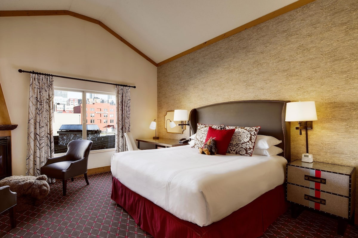 1 bedroom, premium bedding, minibar, in-room safe