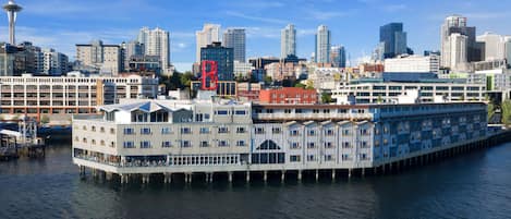 Vista frontal de la propiedad