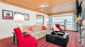 Suite – executive (Over Water) | Sengetøy av topp kvalitet, minibar, safe på rommet og skrivebord