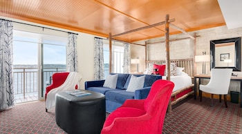 1 bedroom, premium bedding, minibar, in-room safe at The Edgewater Hotel