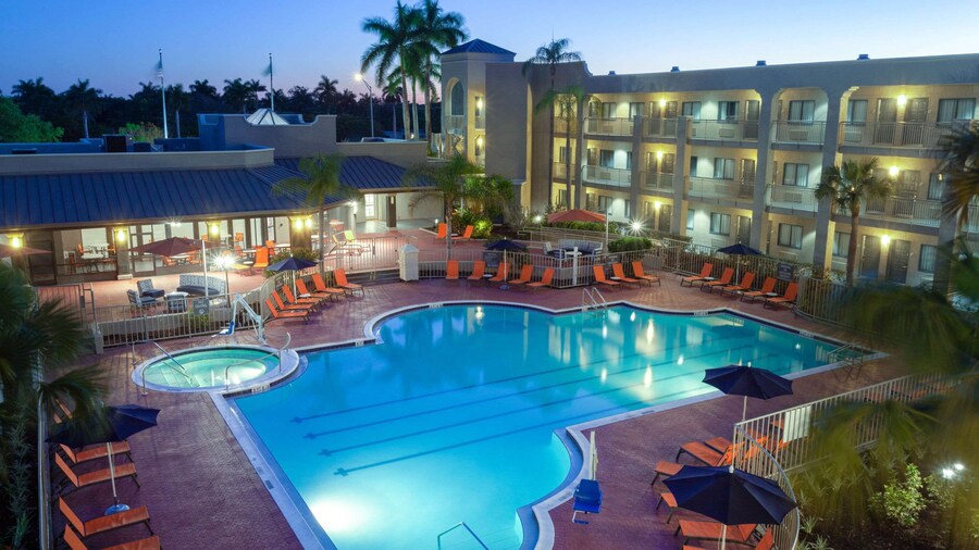 La Quinta Inn & Suites by Wyndham Ft. Myers-Sanibel Gateway