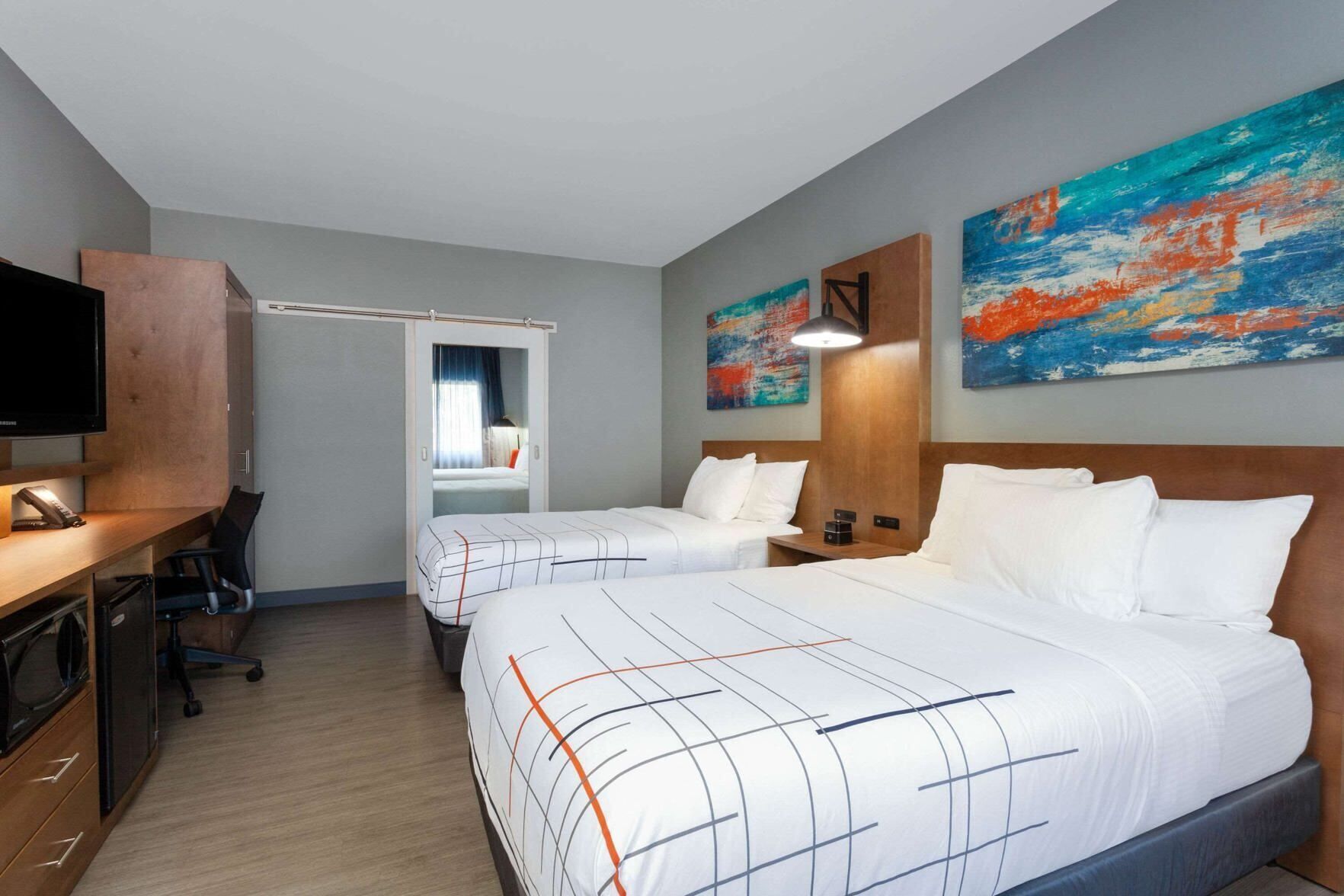Premium bedding, desk, iron/ironing board, free WiFi
