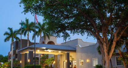 La Quinta Inn & Suites by Wyndham Ft. Myers-Sanibel Gateway