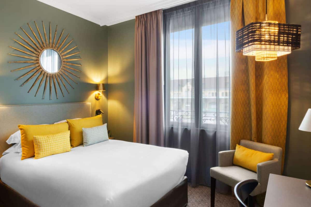 comfort room, 1 double bed, non smoking | in-room safe, desk, laptop workspace, blackout curtains