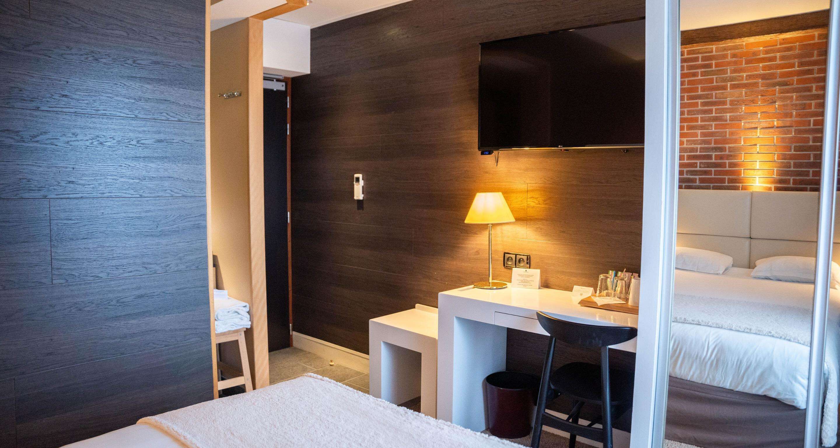 classic room, 1 double bed, non smoking | in-room safe, desk, laptop workspace, blackout curtains