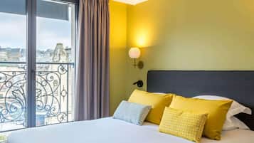 Comfort Room, 1 Double Bed, Non Smoking | In-room safe, desk, laptop workspace, blackout drapes