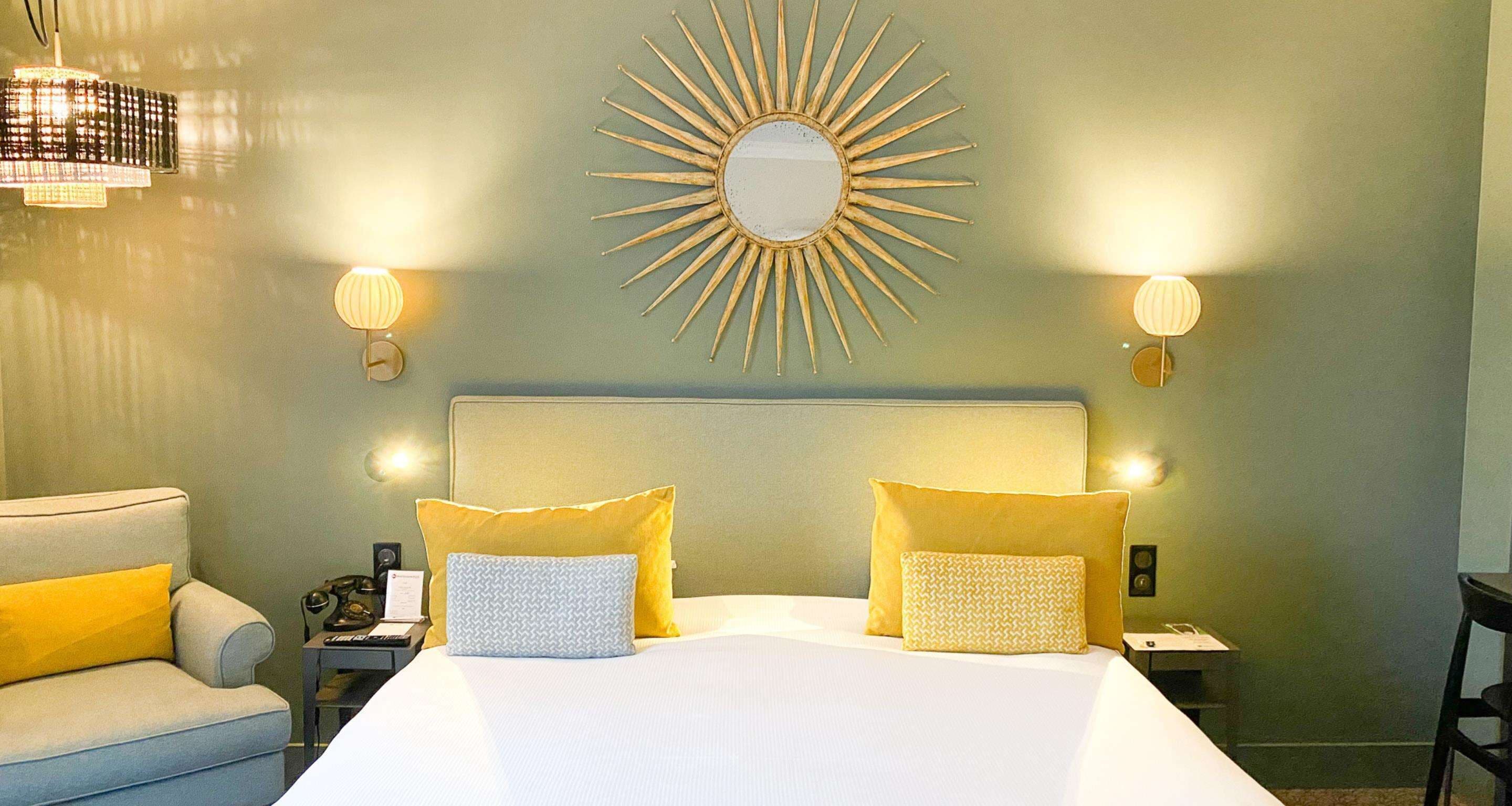 Comfort Room, 1 Double Bed, Non Smoking | In-room safe, desk, laptop workspace, blackout drapes