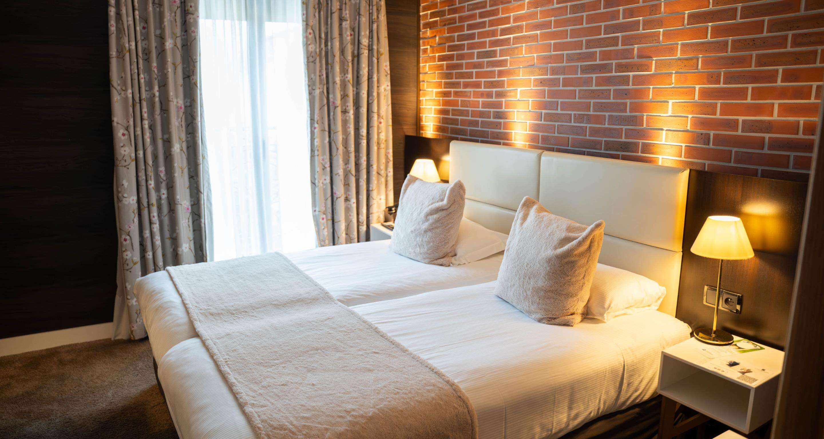 经典客房, 2 张单人床, 无烟房 | 客房内保险箱、办公桌、笔记本电脑工作区、遮光窗帘