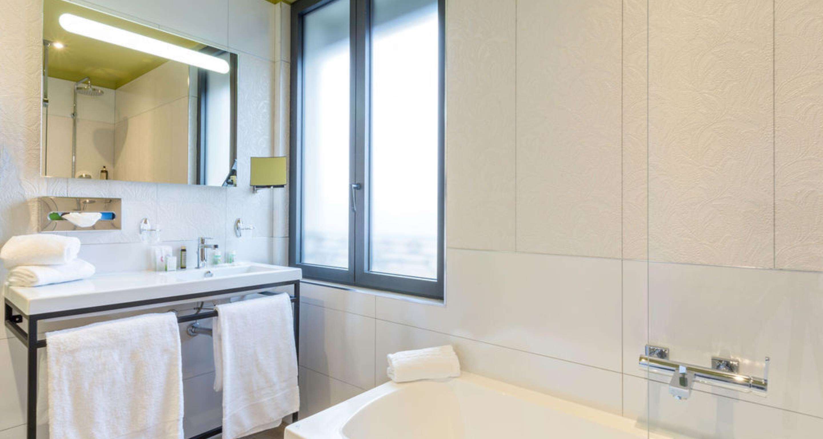 superior room, 1 queen bed, non smoking | bathroom | free toiletries, hair dryer, towels, soap