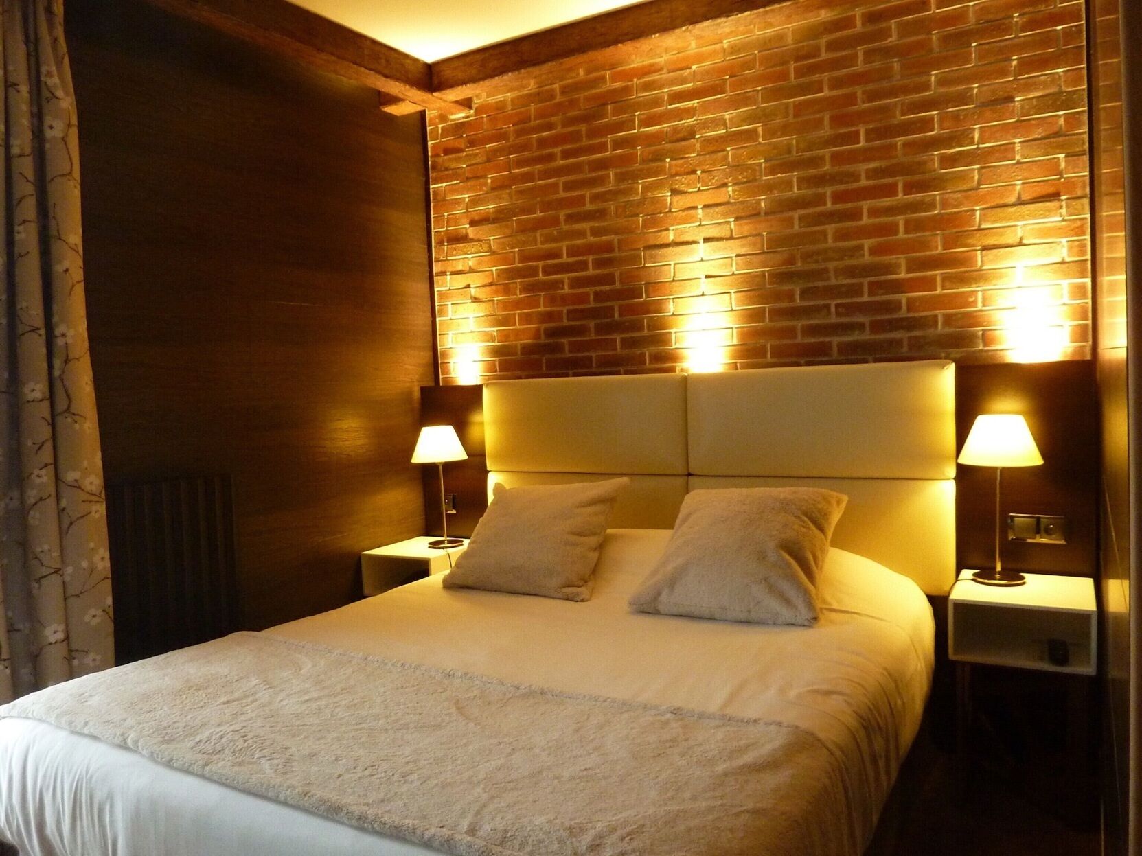 In-room safe, desk, laptop workspace, blackout drapes