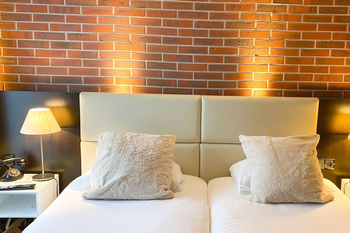 Classic Room, 2 Single Beds, Non Smoking | In-room safe, desk, laptop workspace, blackout curtains